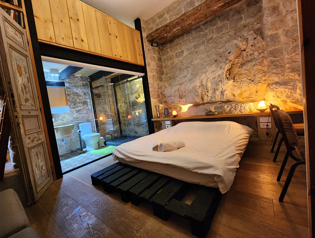 Bedroom with glazed bathroom